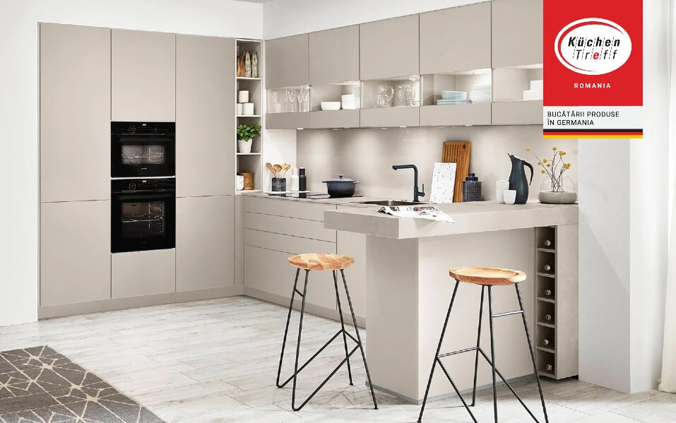 Cum aplici minimalismul primitor in bucatariile proiectate pe comanda?